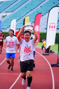 BIB: 6501, 6440
                            <button type="button" onclick="openModal(5913569)" class="btn btn-primary btn-sm float-right btn-popup" data-toggle="modal" data-target=".modal-high-quality">
                        <i class="fas fa-shopping-cart"></i> Add to Cart
                    </button>
                                            <button type="button" onclick="isThisMe(5913569, true)" class="btn btn-success btn-sm float-right btn-popup btn-isme hidden" data-toggle="tooltip" data-placement="bottom" title="นี่คือรูปของคุณใช่ไหม คลิกที่นี่เพื่อเอาเข้าอัลบั้ม">
                        <i class="fas fa-plus"></i> Add to album
                    </button>
                    <button type="button" onclick="isThisMe(5913569, false)" class="btn btn-warning btn-sm float-right btn-popup btn-isnotme hidden">
                        <i class="fas fa-ban"></i> Remove from album
                    </button>