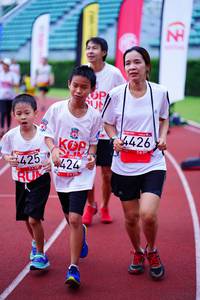 BIB: 4426, 425, 424
                            <button type="button" onclick="openModal(5912949)" class="btn btn-primary btn-sm float-right btn-popup" data-toggle="modal" data-target=".modal-high-quality">
                        <i class="fas fa-shopping-cart"></i> Add to Cart
                    </button>
                                            <button type="button" onclick="isThisMe(5912949, true)" class="btn btn-success btn-sm float-right btn-popup btn-isme hidden" data-toggle="tooltip" data-placement="bottom" title="นี่คือรูปของคุณใช่ไหม คลิกที่นี่เพื่อเอาเข้าอัลบั้ม">
                        <i class="fas fa-plus"></i> Add to album
                    </button>
                    <button type="button" onclick="isThisMe(5912949, false)" class="btn btn-warning btn-sm float-right btn-popup btn-isnotme hidden">
                        <i class="fas fa-ban"></i> Remove from album
                    </button>