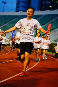 BIB: 6826
                            <button type="button" onclick="openModal(5905469)" class="btn btn-primary btn-sm float-right btn-popup" data-toggle="modal" data-target=".modal-high-quality">
                        <i class="fas fa-shopping-cart"></i> Add to Cart
                    </button>
                                            <button type="button" onclick="isThisMe(5905469, true)" class="btn btn-success btn-sm float-right btn-popup btn-isme hidden" data-toggle="tooltip" data-placement="bottom" title="นี่คือรูปของคุณใช่ไหม คลิกที่นี่เพื่อเอาเข้าอัลบั้ม">
                        <i class="fas fa-plus"></i> Add to album
                    </button>
                    <button type="button" onclick="isThisMe(5905469, false)" class="btn btn-warning btn-sm float-right btn-popup btn-isnotme hidden">
                        <i class="fas fa-ban"></i> Remove from album
                    </button>