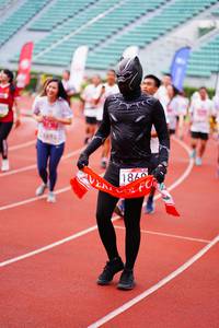 BIB: 1860
                            <button type="button" onclick="openModal(5920725)" class="btn btn-primary btn-sm float-right btn-popup" data-toggle="modal" data-target=".modal-high-quality">
                        <i class="fas fa-shopping-cart"></i> Add to Cart
                    </button>
                                            <button type="button" onclick="isThisMe(5920725, true)" class="btn btn-success btn-sm float-right btn-popup btn-isme hidden" data-toggle="tooltip" data-placement="bottom" title="นี่คือรูปของคุณใช่ไหม คลิกที่นี่เพื่อเอาเข้าอัลบั้ม">
                        <i class="fas fa-plus"></i> Add to album
                    </button>
                    <button type="button" onclick="isThisMe(5920725, false)" class="btn btn-warning btn-sm float-right btn-popup btn-isnotme hidden">
                        <i class="fas fa-ban"></i> Remove from album
                    </button>