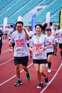 BIB: 686, 6812, 6811
                            <button type="button" onclick="openModal(5912094)" class="btn btn-primary btn-sm float-right btn-popup" data-toggle="modal" data-target=".modal-high-quality">
                        <i class="fas fa-shopping-cart"></i> Add to Cart
                    </button>
                                            <button type="button" onclick="isThisMe(5912094, true)" class="btn btn-success btn-sm float-right btn-popup btn-isme hidden" data-toggle="tooltip" data-placement="bottom" title="นี่คือรูปของคุณใช่ไหม คลิกที่นี่เพื่อเอาเข้าอัลบั้ม">
                        <i class="fas fa-plus"></i> Add to album
                    </button>
                    <button type="button" onclick="isThisMe(5912094, false)" class="btn btn-warning btn-sm float-right btn-popup btn-isnotme hidden">
                        <i class="fas fa-ban"></i> Remove from album
                    </button>