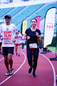 BIB: 2262, 4233
                            <button type="button" onclick="openModal(5906107)" class="btn btn-primary btn-sm float-right btn-popup" data-toggle="modal" data-target=".modal-high-quality">
                        <i class="fas fa-shopping-cart"></i> Add to Cart
                    </button>
                                            <button type="button" onclick="isThisMe(5906107, true)" class="btn btn-success btn-sm float-right btn-popup btn-isme hidden" data-toggle="tooltip" data-placement="bottom" title="นี่คือรูปของคุณใช่ไหม คลิกที่นี่เพื่อเอาเข้าอัลบั้ม">
                        <i class="fas fa-plus"></i> Add to album
                    </button>
                    <button type="button" onclick="isThisMe(5906107, false)" class="btn btn-warning btn-sm float-right btn-popup btn-isnotme hidden">
                        <i class="fas fa-ban"></i> Remove from album
                    </button>