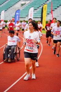 BIB: 1188
                            <button type="button" onclick="openModal(5942572)" class="btn btn-primary btn-sm float-right btn-popup" data-toggle="modal" data-target=".modal-high-quality">
                        <i class="fas fa-shopping-cart"></i> Add to Cart
                    </button>
                                            <button type="button" onclick="isThisMe(5942572, true)" class="btn btn-success btn-sm float-right btn-popup btn-isme hidden" data-toggle="tooltip" data-placement="bottom" title="นี่คือรูปของคุณใช่ไหม คลิกที่นี่เพื่อเอาเข้าอัลบั้ม">
                        <i class="fas fa-plus"></i> Add to album
                    </button>
                    <button type="button" onclick="isThisMe(5942572, false)" class="btn btn-warning btn-sm float-right btn-popup btn-isnotme hidden">
                        <i class="fas fa-ban"></i> Remove from album
                    </button>