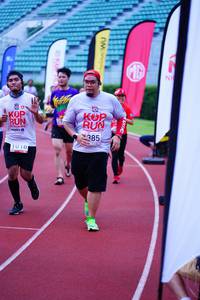 BIB: 385
                            <button type="button" onclick="openModal(5916046)" class="btn btn-primary btn-sm float-right btn-popup" data-toggle="modal" data-target=".modal-high-quality">
                        <i class="fas fa-shopping-cart"></i> Add to Cart
                    </button>
                                            <button type="button" onclick="isThisMe(5916046, true)" class="btn btn-success btn-sm float-right btn-popup btn-isme hidden" data-toggle="tooltip" data-placement="bottom" title="นี่คือรูปของคุณใช่ไหม คลิกที่นี่เพื่อเอาเข้าอัลบั้ม">
                        <i class="fas fa-plus"></i> Add to album
                    </button>
                    <button type="button" onclick="isThisMe(5916046, false)" class="btn btn-warning btn-sm float-right btn-popup btn-isnotme hidden">
                        <i class="fas fa-ban"></i> Remove from album
                    </button>