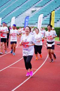 BIB: 201, 6023
                            <button type="button" onclick="openModal(5916102)" class="btn btn-primary btn-sm float-right btn-popup" data-toggle="modal" data-target=".modal-high-quality">
                        <i class="fas fa-shopping-cart"></i> Add to Cart
                    </button>
                                            <button type="button" onclick="isThisMe(5916102, true)" class="btn btn-success btn-sm float-right btn-popup btn-isme hidden" data-toggle="tooltip" data-placement="bottom" title="นี่คือรูปของคุณใช่ไหม คลิกที่นี่เพื่อเอาเข้าอัลบั้ม">
                        <i class="fas fa-plus"></i> Add to album
                    </button>
                    <button type="button" onclick="isThisMe(5916102, false)" class="btn btn-warning btn-sm float-right btn-popup btn-isnotme hidden">
                        <i class="fas fa-ban"></i> Remove from album
                    </button>