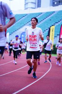 BIB: 201, 1606
                            <button type="button" onclick="openModal(5910079)" class="btn btn-primary btn-sm float-right btn-popup" data-toggle="modal" data-target=".modal-high-quality">
                        <i class="fas fa-shopping-cart"></i> Add to Cart
                    </button>
                                            <button type="button" onclick="isThisMe(5910079, true)" class="btn btn-success btn-sm float-right btn-popup btn-isme hidden" data-toggle="tooltip" data-placement="bottom" title="นี่คือรูปของคุณใช่ไหม คลิกที่นี่เพื่อเอาเข้าอัลบั้ม">
                        <i class="fas fa-plus"></i> Add to album
                    </button>
                    <button type="button" onclick="isThisMe(5910079, false)" class="btn btn-warning btn-sm float-right btn-popup btn-isnotme hidden">
                        <i class="fas fa-ban"></i> Remove from album
                    </button>