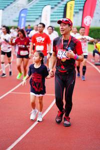 BIB: 474
                            <button type="button" onclick="openModal(5928116)" class="btn btn-primary btn-sm float-right btn-popup" data-toggle="modal" data-target=".modal-high-quality">
                        <i class="fas fa-shopping-cart"></i> Add to Cart
                    </button>
                                            <button type="button" onclick="isThisMe(5928116, true)" class="btn btn-success btn-sm float-right btn-popup btn-isme hidden" data-toggle="tooltip" data-placement="bottom" title="นี่คือรูปของคุณใช่ไหม คลิกที่นี่เพื่อเอาเข้าอัลบั้ม">
                        <i class="fas fa-plus"></i> Add to album
                    </button>
                    <button type="button" onclick="isThisMe(5928116, false)" class="btn btn-warning btn-sm float-right btn-popup btn-isnotme hidden">
                        <i class="fas fa-ban"></i> Remove from album
                    </button>