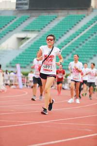 BIB: 4891
                            <button type="button" onclick="openModal(5895946)" class="btn btn-primary btn-sm float-right btn-popup" data-toggle="modal" data-target=".modal-high-quality">
                        <i class="fas fa-shopping-cart"></i> Add to Cart
                    </button>
                                            <button type="button" onclick="isThisMe(5895946, true)" class="btn btn-success btn-sm float-right btn-popup btn-isme hidden" data-toggle="tooltip" data-placement="bottom" title="นี่คือรูปของคุณใช่ไหม คลิกที่นี่เพื่อเอาเข้าอัลบั้ม">
                        <i class="fas fa-plus"></i> Add to album
                    </button>
                    <button type="button" onclick="isThisMe(5895946, false)" class="btn btn-warning btn-sm float-right btn-popup btn-isnotme hidden">
                        <i class="fas fa-ban"></i> Remove from album
                    </button>