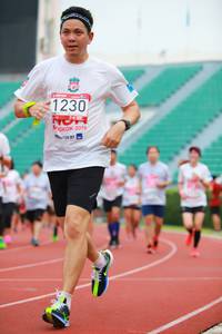 BIB: 1230, 2019
                            <button type="button" onclick="openModal(5884584)" class="btn btn-primary btn-sm float-right btn-popup" data-toggle="modal" data-target=".modal-high-quality">
                        <i class="fas fa-shopping-cart"></i> Add to Cart
                    </button>
                                            <button type="button" onclick="isThisMe(5884584, true)" class="btn btn-success btn-sm float-right btn-popup btn-isme hidden" data-toggle="tooltip" data-placement="bottom" title="นี่คือรูปของคุณใช่ไหม คลิกที่นี่เพื่อเอาเข้าอัลบั้ม">
                        <i class="fas fa-plus"></i> Add to album
                    </button>
                    <button type="button" onclick="isThisMe(5884584, false)" class="btn btn-warning btn-sm float-right btn-popup btn-isnotme hidden">
                        <i class="fas fa-ban"></i> Remove from album
                    </button>