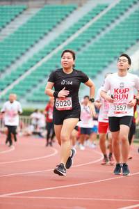 BIB: 5020, 3557
                            <button type="button" onclick="openModal(5897744)" class="btn btn-primary btn-sm float-right btn-popup" data-toggle="modal" data-target=".modal-high-quality">
                        <i class="fas fa-shopping-cart"></i> Add to Cart
                    </button>
                                            <button type="button" onclick="isThisMe(5897744, true)" class="btn btn-success btn-sm float-right btn-popup btn-isme hidden" data-toggle="tooltip" data-placement="bottom" title="นี่คือรูปของคุณใช่ไหม คลิกที่นี่เพื่อเอาเข้าอัลบั้ม">
                        <i class="fas fa-plus"></i> Add to album
                    </button>
                    <button type="button" onclick="isThisMe(5897744, false)" class="btn btn-warning btn-sm float-right btn-popup btn-isnotme hidden">
                        <i class="fas fa-ban"></i> Remove from album
                    </button>