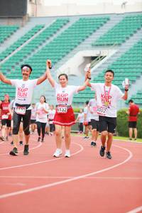 BIB: 3002, 4132, 133
                            <button type="button" onclick="openModal(5888961)" class="btn btn-primary btn-sm float-right btn-popup" data-toggle="modal" data-target=".modal-high-quality">
                        <i class="fas fa-shopping-cart"></i> Add to Cart
                    </button>
                                            <button type="button" onclick="isThisMe(5888961, true)" class="btn btn-success btn-sm float-right btn-popup btn-isme hidden" data-toggle="tooltip" data-placement="bottom" title="นี่คือรูปของคุณใช่ไหม คลิกที่นี่เพื่อเอาเข้าอัลบั้ม">
                        <i class="fas fa-plus"></i> Add to album
                    </button>
                    <button type="button" onclick="isThisMe(5888961, false)" class="btn btn-warning btn-sm float-right btn-popup btn-isnotme hidden">
                        <i class="fas fa-ban"></i> Remove from album
                    </button>