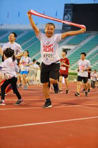 BIB: 6909, 795
                            <button type="button" onclick="openModal(5882701)" class="btn btn-primary btn-sm float-right btn-popup" data-toggle="modal" data-target=".modal-high-quality">
                        <i class="fas fa-shopping-cart"></i> Add to Cart
                    </button>
                                            <button type="button" onclick="isThisMe(5882701, true)" class="btn btn-success btn-sm float-right btn-popup btn-isme hidden" data-toggle="tooltip" data-placement="bottom" title="นี่คือรูปของคุณใช่ไหม คลิกที่นี่เพื่อเอาเข้าอัลบั้ม">
                        <i class="fas fa-plus"></i> Add to album
                    </button>
                    <button type="button" onclick="isThisMe(5882701, false)" class="btn btn-warning btn-sm float-right btn-popup btn-isnotme hidden">
                        <i class="fas fa-ban"></i> Remove from album
                    </button>