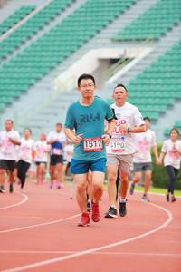 BIB: 1517, 190
                            <button type="button" onclick="openModal(5894455)" class="btn btn-primary btn-sm float-right btn-popup" data-toggle="modal" data-target=".modal-high-quality">
                        <i class="fas fa-shopping-cart"></i> Add to Cart
                    </button>
                                            <button type="button" onclick="isThisMe(5894455, true)" class="btn btn-success btn-sm float-right btn-popup btn-isme hidden" data-toggle="tooltip" data-placement="bottom" title="นี่คือรูปของคุณใช่ไหม คลิกที่นี่เพื่อเอาเข้าอัลบั้ม">
                        <i class="fas fa-plus"></i> Add to album
                    </button>
                    <button type="button" onclick="isThisMe(5894455, false)" class="btn btn-warning btn-sm float-right btn-popup btn-isnotme hidden">
                        <i class="fas fa-ban"></i> Remove from album
                    </button>