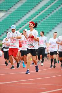 BIB: 415, 2353
                            <button type="button" onclick="openModal(5886934)" class="btn btn-primary btn-sm float-right btn-popup" data-toggle="modal" data-target=".modal-high-quality">
                        <i class="fas fa-shopping-cart"></i> Add to Cart
                    </button>
                                            <button type="button" onclick="isThisMe(5886934, true)" class="btn btn-success btn-sm float-right btn-popup btn-isme hidden" data-toggle="tooltip" data-placement="bottom" title="นี่คือรูปของคุณใช่ไหม คลิกที่นี่เพื่อเอาเข้าอัลบั้ม">
                        <i class="fas fa-plus"></i> Add to album
                    </button>
                    <button type="button" onclick="isThisMe(5886934, false)" class="btn btn-warning btn-sm float-right btn-popup btn-isnotme hidden">
                        <i class="fas fa-ban"></i> Remove from album
                    </button>