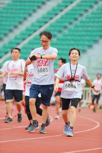 BIB: 6885, 270, 6884
                            <button type="button" onclick="openModal(5888886)" class="btn btn-primary btn-sm float-right btn-popup" data-toggle="modal" data-target=".modal-high-quality">
                        <i class="fas fa-shopping-cart"></i> Add to Cart
                    </button>
                                            <button type="button" onclick="isThisMe(5888886, true)" class="btn btn-success btn-sm float-right btn-popup btn-isme hidden" data-toggle="tooltip" data-placement="bottom" title="นี่คือรูปของคุณใช่ไหม คลิกที่นี่เพื่อเอาเข้าอัลบั้ม">
                        <i class="fas fa-plus"></i> Add to album
                    </button>
                    <button type="button" onclick="isThisMe(5888886, false)" class="btn btn-warning btn-sm float-right btn-popup btn-isnotme hidden">
                        <i class="fas fa-ban"></i> Remove from album
                    </button>