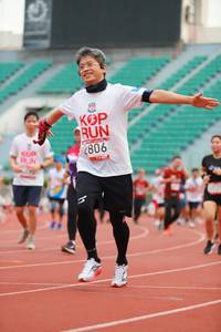 BIB: 2806
                            <button type="button" onclick="openModal(5897688)" class="btn btn-primary btn-sm float-right btn-popup" data-toggle="modal" data-target=".modal-high-quality">
                        <i class="fas fa-shopping-cart"></i> Add to Cart
                    </button>
                                            <button type="button" onclick="isThisMe(5897688, true)" class="btn btn-success btn-sm float-right btn-popup btn-isme hidden" data-toggle="tooltip" data-placement="bottom" title="นี่คือรูปของคุณใช่ไหม คลิกที่นี่เพื่อเอาเข้าอัลบั้ม">
                        <i class="fas fa-plus"></i> Add to album
                    </button>
                    <button type="button" onclick="isThisMe(5897688, false)" class="btn btn-warning btn-sm float-right btn-popup btn-isnotme hidden">
                        <i class="fas fa-ban"></i> Remove from album
                    </button>