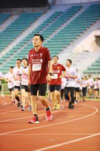 BIB: 895
                            <button type="button" onclick="openModal(5879473)" class="btn btn-primary btn-sm float-right btn-popup" data-toggle="modal" data-target=".modal-high-quality">
                        <i class="fas fa-shopping-cart"></i> Add to Cart
                    </button>
                                            <button type="button" onclick="isThisMe(5879473, true)" class="btn btn-success btn-sm float-right btn-popup btn-isme hidden" data-toggle="tooltip" data-placement="bottom" title="นี่คือรูปของคุณใช่ไหม คลิกที่นี่เพื่อเอาเข้าอัลบั้ม">
                        <i class="fas fa-plus"></i> Add to album
                    </button>
                    <button type="button" onclick="isThisMe(5879473, false)" class="btn btn-warning btn-sm float-right btn-popup btn-isnotme hidden">
                        <i class="fas fa-ban"></i> Remove from album
                    </button>