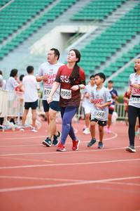 BIB: 9050, 877, 8248
                            <button type="button" onclick="openModal(5885521)" class="btn btn-primary btn-sm float-right btn-popup" data-toggle="modal" data-target=".modal-high-quality">
                        <i class="fas fa-shopping-cart"></i> Add to Cart
                    </button>
                                            <button type="button" onclick="isThisMe(5885521, true)" class="btn btn-success btn-sm float-right btn-popup btn-isme hidden" data-toggle="tooltip" data-placement="bottom" title="นี่คือรูปของคุณใช่ไหม คลิกที่นี่เพื่อเอาเข้าอัลบั้ม">
                        <i class="fas fa-plus"></i> Add to album
                    </button>
                    <button type="button" onclick="isThisMe(5885521, false)" class="btn btn-warning btn-sm float-right btn-popup btn-isnotme hidden">
                        <i class="fas fa-ban"></i> Remove from album
                    </button>