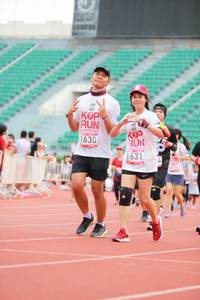 BIB: 1630, 1631
                            <button type="button" onclick="openModal(5897248)" class="btn btn-primary btn-sm float-right btn-popup" data-toggle="modal" data-target=".modal-high-quality">
                        <i class="fas fa-shopping-cart"></i> Add to Cart
                    </button>
                                            <button type="button" onclick="isThisMe(5897248, true)" class="btn btn-success btn-sm float-right btn-popup btn-isme hidden" data-toggle="tooltip" data-placement="bottom" title="นี่คือรูปของคุณใช่ไหม คลิกที่นี่เพื่อเอาเข้าอัลบั้ม">
                        <i class="fas fa-plus"></i> Add to album
                    </button>
                    <button type="button" onclick="isThisMe(5897248, false)" class="btn btn-warning btn-sm float-right btn-popup btn-isnotme hidden">
                        <i class="fas fa-ban"></i> Remove from album
                    </button>