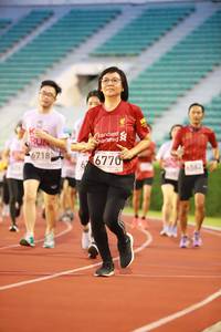 BIB: 6718, 6770, 6562
                            <button type="button" onclick="openModal(5881624)" class="btn btn-primary btn-sm float-right btn-popup" data-toggle="modal" data-target=".modal-high-quality">
                        <i class="fas fa-shopping-cart"></i> Add to Cart
                    </button>
                                            <button type="button" onclick="isThisMe(5881624, true)" class="btn btn-success btn-sm float-right btn-popup btn-isme hidden" data-toggle="tooltip" data-placement="bottom" title="นี่คือรูปของคุณใช่ไหม คลิกที่นี่เพื่อเอาเข้าอัลบั้ม">
                        <i class="fas fa-plus"></i> Add to album
                    </button>
                    <button type="button" onclick="isThisMe(5881624, false)" class="btn btn-warning btn-sm float-right btn-popup btn-isnotme hidden">
                        <i class="fas fa-ban"></i> Remove from album
                    </button>