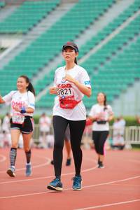 BIB: 3821, 2565
                            <button type="button" onclick="openModal(5887917)" class="btn btn-primary btn-sm float-right btn-popup" data-toggle="modal" data-target=".modal-high-quality">
                        <i class="fas fa-shopping-cart"></i> Add to Cart
                    </button>
                                            <button type="button" onclick="isThisMe(5887917, true)" class="btn btn-success btn-sm float-right btn-popup btn-isme hidden" data-toggle="tooltip" data-placement="bottom" title="นี่คือรูปของคุณใช่ไหม คลิกที่นี่เพื่อเอาเข้าอัลบั้ม">
                        <i class="fas fa-plus"></i> Add to album
                    </button>
                    <button type="button" onclick="isThisMe(5887917, false)" class="btn btn-warning btn-sm float-right btn-popup btn-isnotme hidden">
                        <i class="fas fa-ban"></i> Remove from album
                    </button>