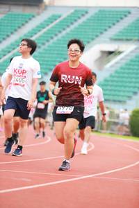 BIB: 2405, 3778, 
                            <button type="button" onclick="openModal(5895717)" class="btn btn-primary btn-sm float-right btn-popup" data-toggle="modal" data-target=".modal-high-quality">
                        <i class="fas fa-shopping-cart"></i> Add to Cart
                    </button>
                                            <button type="button" onclick="isThisMe(5895717, true)" class="btn btn-success btn-sm float-right btn-popup btn-isme hidden" data-toggle="tooltip" data-placement="bottom" title="นี่คือรูปของคุณใช่ไหม คลิกที่นี่เพื่อเอาเข้าอัลบั้ม">
                        <i class="fas fa-plus"></i> Add to album
                    </button>
                    <button type="button" onclick="isThisMe(5895717, false)" class="btn btn-warning btn-sm float-right btn-popup btn-isnotme hidden">
                        <i class="fas fa-ban"></i> Remove from album
                    </button>