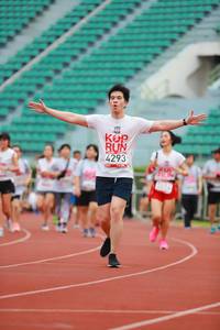 BIB: 4293
                            <button type="button" onclick="openModal(5887855)" class="btn btn-primary btn-sm float-right btn-popup" data-toggle="modal" data-target=".modal-high-quality">
                        <i class="fas fa-shopping-cart"></i> Add to Cart
                    </button>
                                            <button type="button" onclick="isThisMe(5887855, true)" class="btn btn-success btn-sm float-right btn-popup btn-isme hidden" data-toggle="tooltip" data-placement="bottom" title="นี่คือรูปของคุณใช่ไหม คลิกที่นี่เพื่อเอาเข้าอัลบั้ม">
                        <i class="fas fa-plus"></i> Add to album
                    </button>
                    <button type="button" onclick="isThisMe(5887855, false)" class="btn btn-warning btn-sm float-right btn-popup btn-isnotme hidden">
                        <i class="fas fa-ban"></i> Remove from album
                    </button>