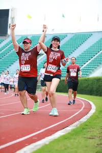 BIB: 2172, 2248, 1892
                            <button type="button" onclick="openModal(5885577)" class="btn btn-primary btn-sm float-right btn-popup" data-toggle="modal" data-target=".modal-high-quality">
                        <i class="fas fa-shopping-cart"></i> Add to Cart
                    </button>
                                            <button type="button" onclick="isThisMe(5885577, true)" class="btn btn-success btn-sm float-right btn-popup btn-isme hidden" data-toggle="tooltip" data-placement="bottom" title="นี่คือรูปของคุณใช่ไหม คลิกที่นี่เพื่อเอาเข้าอัลบั้ม">
                        <i class="fas fa-plus"></i> Add to album
                    </button>
                    <button type="button" onclick="isThisMe(5885577, false)" class="btn btn-warning btn-sm float-right btn-popup btn-isnotme hidden">
                        <i class="fas fa-ban"></i> Remove from album
                    </button>