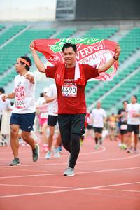 BIB: 4490, 2604
                            <button type="button" onclick="openModal(5886397)" class="btn btn-primary btn-sm float-right btn-popup" data-toggle="modal" data-target=".modal-high-quality">
                        <i class="fas fa-shopping-cart"></i> Add to Cart
                    </button>
                                            <button type="button" onclick="isThisMe(5886397, true)" class="btn btn-success btn-sm float-right btn-popup btn-isme hidden" data-toggle="tooltip" data-placement="bottom" title="นี่คือรูปของคุณใช่ไหม คลิกที่นี่เพื่อเอาเข้าอัลบั้ม">
                        <i class="fas fa-plus"></i> Add to album
                    </button>
                    <button type="button" onclick="isThisMe(5886397, false)" class="btn btn-warning btn-sm float-right btn-popup btn-isnotme hidden">
                        <i class="fas fa-ban"></i> Remove from album
                    </button>