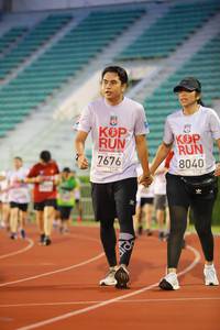 BIB: 7676, 8040
                            <button type="button" onclick="openModal(5879192)" class="btn btn-primary btn-sm float-right btn-popup" data-toggle="modal" data-target=".modal-high-quality">
                        <i class="fas fa-shopping-cart"></i> Add to Cart
                    </button>
                                            <button type="button" onclick="isThisMe(5879192, true)" class="btn btn-success btn-sm float-right btn-popup btn-isme hidden" data-toggle="tooltip" data-placement="bottom" title="นี่คือรูปของคุณใช่ไหม คลิกที่นี่เพื่อเอาเข้าอัลบั้ม">
                        <i class="fas fa-plus"></i> Add to album
                    </button>
                    <button type="button" onclick="isThisMe(5879192, false)" class="btn btn-warning btn-sm float-right btn-popup btn-isnotme hidden">
                        <i class="fas fa-ban"></i> Remove from album
                    </button>