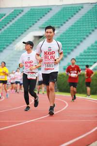 BIB: 201, 1885, 1506
                            <button type="button" onclick="openModal(5887735)" class="btn btn-primary btn-sm float-right btn-popup" data-toggle="modal" data-target=".modal-high-quality">
                        <i class="fas fa-shopping-cart"></i> Add to Cart
                    </button>
                                            <button type="button" onclick="isThisMe(5887735, true)" class="btn btn-success btn-sm float-right btn-popup btn-isme hidden" data-toggle="tooltip" data-placement="bottom" title="นี่คือรูปของคุณใช่ไหม คลิกที่นี่เพื่อเอาเข้าอัลบั้ม">
                        <i class="fas fa-plus"></i> Add to album
                    </button>
                    <button type="button" onclick="isThisMe(5887735, false)" class="btn btn-warning btn-sm float-right btn-popup btn-isnotme hidden">
                        <i class="fas fa-ban"></i> Remove from album
                    </button>