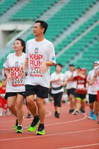 BIB: 226, 2269
                            <button type="button" onclick="openModal(5886932)" class="btn btn-primary btn-sm float-right btn-popup" data-toggle="modal" data-target=".modal-high-quality">
                        <i class="fas fa-shopping-cart"></i> Add to Cart
                    </button>
                                            <button type="button" onclick="isThisMe(5886932, true)" class="btn btn-success btn-sm float-right btn-popup btn-isme hidden" data-toggle="tooltip" data-placement="bottom" title="นี่คือรูปของคุณใช่ไหม คลิกที่นี่เพื่อเอาเข้าอัลบั้ม">
                        <i class="fas fa-plus"></i> Add to album
                    </button>
                    <button type="button" onclick="isThisMe(5886932, false)" class="btn btn-warning btn-sm float-right btn-popup btn-isnotme hidden">
                        <i class="fas fa-ban"></i> Remove from album
                    </button>