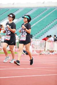 BIB: 3977, 3983
                            <button type="button" onclick="openModal(5898580)" class="btn btn-primary btn-sm float-right btn-popup" data-toggle="modal" data-target=".modal-high-quality">
                        <i class="fas fa-shopping-cart"></i> Add to Cart
                    </button>
                                            <button type="button" onclick="isThisMe(5898580, true)" class="btn btn-success btn-sm float-right btn-popup btn-isme hidden" data-toggle="tooltip" data-placement="bottom" title="นี่คือรูปของคุณใช่ไหม คลิกที่นี่เพื่อเอาเข้าอัลบั้ม">
                        <i class="fas fa-plus"></i> Add to album
                    </button>
                    <button type="button" onclick="isThisMe(5898580, false)" class="btn btn-warning btn-sm float-right btn-popup btn-isnotme hidden">
                        <i class="fas fa-ban"></i> Remove from album
                    </button>