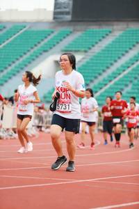 BIB: 2015, 5731
                            <button type="button" onclick="openModal(5898803)" class="btn btn-primary btn-sm float-right btn-popup" data-toggle="modal" data-target=".modal-high-quality">
                        <i class="fas fa-shopping-cart"></i> Add to Cart
                    </button>
                                            <button type="button" onclick="isThisMe(5898803, true)" class="btn btn-success btn-sm float-right btn-popup btn-isme hidden" data-toggle="tooltip" data-placement="bottom" title="นี่คือรูปของคุณใช่ไหม คลิกที่นี่เพื่อเอาเข้าอัลบั้ม">
                        <i class="fas fa-plus"></i> Add to album
                    </button>
                    <button type="button" onclick="isThisMe(5898803, false)" class="btn btn-warning btn-sm float-right btn-popup btn-isnotme hidden">
                        <i class="fas fa-ban"></i> Remove from album
                    </button>