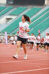 BIB: 1188
                            <button type="button" onclick="openModal(5895143)" class="btn btn-primary btn-sm float-right btn-popup" data-toggle="modal" data-target=".modal-high-quality">
                        <i class="fas fa-shopping-cart"></i> Add to Cart
                    </button>
                                            <button type="button" onclick="isThisMe(5895143, true)" class="btn btn-success btn-sm float-right btn-popup btn-isme hidden" data-toggle="tooltip" data-placement="bottom" title="นี่คือรูปของคุณใช่ไหม คลิกที่นี่เพื่อเอาเข้าอัลบั้ม">
                        <i class="fas fa-plus"></i> Add to album
                    </button>
                    <button type="button" onclick="isThisMe(5895143, false)" class="btn btn-warning btn-sm float-right btn-popup btn-isnotme hidden">
                        <i class="fas fa-ban"></i> Remove from album
                    </button>