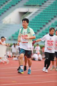 BIB: 1551, 2806
                            <button type="button" onclick="openModal(5897599)" class="btn btn-primary btn-sm float-right btn-popup" data-toggle="modal" data-target=".modal-high-quality">
                        <i class="fas fa-shopping-cart"></i> Add to Cart
                    </button>
                                            <button type="button" onclick="isThisMe(5897599, true)" class="btn btn-success btn-sm float-right btn-popup btn-isme hidden" data-toggle="tooltip" data-placement="bottom" title="นี่คือรูปของคุณใช่ไหม คลิกที่นี่เพื่อเอาเข้าอัลบั้ม">
                        <i class="fas fa-plus"></i> Add to album
                    </button>
                    <button type="button" onclick="isThisMe(5897599, false)" class="btn btn-warning btn-sm float-right btn-popup btn-isnotme hidden">
                        <i class="fas fa-ban"></i> Remove from album
                    </button>