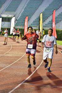 BIB: 7522
                            <button type="button" onclick="openModal(6104271)" class="btn btn-primary btn-sm float-right btn-popup" data-toggle="modal" data-target=".modal-high-quality">
                        <i class="fas fa-shopping-cart"></i> Add to Cart
                    </button>
                                            <button type="button" onclick="isThisMe(6104271, true)" class="btn btn-success btn-sm float-right btn-popup btn-isme hidden" data-toggle="tooltip" data-placement="bottom" title="นี่คือรูปของคุณใช่ไหม คลิกที่นี่เพื่อเอาเข้าอัลบั้ม">
                        <i class="fas fa-plus"></i> Add to album
                    </button>
                    <button type="button" onclick="isThisMe(6104271, false)" class="btn btn-warning btn-sm float-right btn-popup btn-isnotme hidden">
                        <i class="fas fa-ban"></i> Remove from album
                    </button>