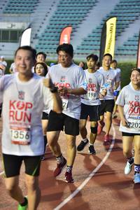 BIB: 198, 7202, 1356
                            <button type="button" onclick="openModal(6104509)" class="btn btn-primary btn-sm float-right btn-popup" data-toggle="modal" data-target=".modal-high-quality">
                        <i class="fas fa-shopping-cart"></i> Add to Cart
                    </button>
                                            <button type="button" onclick="isThisMe(6104509, true)" class="btn btn-success btn-sm float-right btn-popup btn-isme hidden" data-toggle="tooltip" data-placement="bottom" title="นี่คือรูปของคุณใช่ไหม คลิกที่นี่เพื่อเอาเข้าอัลบั้ม">
                        <i class="fas fa-plus"></i> Add to album
                    </button>
                    <button type="button" onclick="isThisMe(6104509, false)" class="btn btn-warning btn-sm float-right btn-popup btn-isnotme hidden">
                        <i class="fas fa-ban"></i> Remove from album
                    </button>