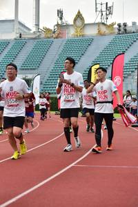 BIB: 5556, 338, 3015, 3136
                            <button type="button" onclick="openModal(6105213)" class="btn btn-primary btn-sm float-right btn-popup" data-toggle="modal" data-target=".modal-high-quality">
                        <i class="fas fa-shopping-cart"></i> Add to Cart
                    </button>
                                            <button type="button" onclick="isThisMe(6105213, true)" class="btn btn-success btn-sm float-right btn-popup btn-isme hidden" data-toggle="tooltip" data-placement="bottom" title="นี่คือรูปของคุณใช่ไหม คลิกที่นี่เพื่อเอาเข้าอัลบั้ม">
                        <i class="fas fa-plus"></i> Add to album
                    </button>
                    <button type="button" onclick="isThisMe(6105213, false)" class="btn btn-warning btn-sm float-right btn-popup btn-isnotme hidden">
                        <i class="fas fa-ban"></i> Remove from album
                    </button>