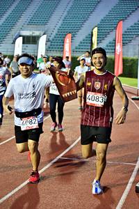 BIB: 646, 4083, 4082
                            <button type="button" onclick="openModal(6078032)" class="btn btn-primary btn-sm float-right btn-popup" data-toggle="modal" data-target=".modal-high-quality">
                        <i class="fas fa-shopping-cart"></i> Add to Cart
                    </button>
                                            <button type="button" onclick="isThisMe(6078032, true)" class="btn btn-success btn-sm float-right btn-popup btn-isme hidden" data-toggle="tooltip" data-placement="bottom" title="นี่คือรูปของคุณใช่ไหม คลิกที่นี่เพื่อเอาเข้าอัลบั้ม">
                        <i class="fas fa-plus"></i> Add to album
                    </button>
                    <button type="button" onclick="isThisMe(6078032, false)" class="btn btn-warning btn-sm float-right btn-popup btn-isnotme hidden">
                        <i class="fas fa-ban"></i> Remove from album
                    </button>