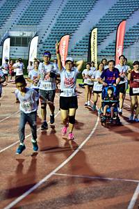 BIB: 7280, 6918, 6848, 849
                            <button type="button" onclick="openModal(6078104)" class="btn btn-primary btn-sm float-right btn-popup" data-toggle="modal" data-target=".modal-high-quality">
                        <i class="fas fa-shopping-cart"></i> Add to Cart
                    </button>
                                            <button type="button" onclick="isThisMe(6078104, true)" class="btn btn-success btn-sm float-right btn-popup btn-isme hidden" data-toggle="tooltip" data-placement="bottom" title="นี่คือรูปของคุณใช่ไหม คลิกที่นี่เพื่อเอาเข้าอัลบั้ม">
                        <i class="fas fa-plus"></i> Add to album
                    </button>
                    <button type="button" onclick="isThisMe(6078104, false)" class="btn btn-warning btn-sm float-right btn-popup btn-isnotme hidden">
                        <i class="fas fa-ban"></i> Remove from album
                    </button>