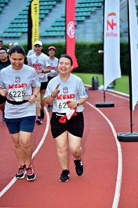 BIB: 6225
                            <button type="button" onclick="openModal(6078597)" class="btn btn-primary btn-sm float-right btn-popup" data-toggle="modal" data-target=".modal-high-quality">
                        <i class="fas fa-shopping-cart"></i> Add to Cart
                    </button>
                                            <button type="button" onclick="isThisMe(6078597, true)" class="btn btn-success btn-sm float-right btn-popup btn-isme hidden" data-toggle="tooltip" data-placement="bottom" title="นี่คือรูปของคุณใช่ไหม คลิกที่นี่เพื่อเอาเข้าอัลบั้ม">
                        <i class="fas fa-plus"></i> Add to album
                    </button>
                    <button type="button" onclick="isThisMe(6078597, false)" class="btn btn-warning btn-sm float-right btn-popup btn-isnotme hidden">
                        <i class="fas fa-ban"></i> Remove from album
                    </button>