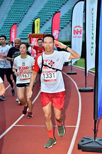 BIB: 1967, 1331
                            <button type="button" onclick="openModal(6078524)" class="btn btn-primary btn-sm float-right btn-popup" data-toggle="modal" data-target=".modal-high-quality">
                        <i class="fas fa-shopping-cart"></i> Add to Cart
                    </button>
                                            <button type="button" onclick="isThisMe(6078524, true)" class="btn btn-success btn-sm float-right btn-popup btn-isme hidden" data-toggle="tooltip" data-placement="bottom" title="นี่คือรูปของคุณใช่ไหม คลิกที่นี่เพื่อเอาเข้าอัลบั้ม">
                        <i class="fas fa-plus"></i> Add to album
                    </button>
                    <button type="button" onclick="isThisMe(6078524, false)" class="btn btn-warning btn-sm float-right btn-popup btn-isnotme hidden">
                        <i class="fas fa-ban"></i> Remove from album
                    </button>