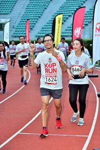 BIB: 8462, 201, 1624
                            <button type="button" onclick="openModal(6078634)" class="btn btn-primary btn-sm float-right btn-popup" data-toggle="modal" data-target=".modal-high-quality">
                        <i class="fas fa-shopping-cart"></i> Add to Cart
                    </button>
                                            <button type="button" onclick="isThisMe(6078634, true)" class="btn btn-success btn-sm float-right btn-popup btn-isme hidden" data-toggle="tooltip" data-placement="bottom" title="นี่คือรูปของคุณใช่ไหม คลิกที่นี่เพื่อเอาเข้าอัลบั้ม">
                        <i class="fas fa-plus"></i> Add to album
                    </button>
                    <button type="button" onclick="isThisMe(6078634, false)" class="btn btn-warning btn-sm float-right btn-popup btn-isnotme hidden">
                        <i class="fas fa-ban"></i> Remove from album
                    </button>