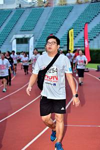 BIB: 254, 2019
                            <button type="button" onclick="openModal(6078539)" class="btn btn-primary btn-sm float-right btn-popup" data-toggle="modal" data-target=".modal-high-quality">
                        <i class="fas fa-shopping-cart"></i> Add to Cart
                    </button>
                                            <button type="button" onclick="isThisMe(6078539, true)" class="btn btn-success btn-sm float-right btn-popup btn-isme hidden" data-toggle="tooltip" data-placement="bottom" title="นี่คือรูปของคุณใช่ไหม คลิกที่นี่เพื่อเอาเข้าอัลบั้ม">
                        <i class="fas fa-plus"></i> Add to album
                    </button>
                    <button type="button" onclick="isThisMe(6078539, false)" class="btn btn-warning btn-sm float-right btn-popup btn-isnotme hidden">
                        <i class="fas fa-ban"></i> Remove from album
                    </button>