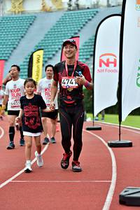 BIB: 4741, 4459
                            <button type="button" onclick="openModal(6099099)" class="btn btn-primary btn-sm float-right btn-popup" data-toggle="modal" data-target=".modal-high-quality">
                        <i class="fas fa-shopping-cart"></i> Add to Cart
                    </button>
                                            <button type="button" onclick="isThisMe(6099099, true)" class="btn btn-success btn-sm float-right btn-popup btn-isme hidden" data-toggle="tooltip" data-placement="bottom" title="นี่คือรูปของคุณใช่ไหม คลิกที่นี่เพื่อเอาเข้าอัลบั้ม">
                        <i class="fas fa-plus"></i> Add to album
                    </button>
                    <button type="button" onclick="isThisMe(6099099, false)" class="btn btn-warning btn-sm float-right btn-popup btn-isnotme hidden">
                        <i class="fas fa-ban"></i> Remove from album
                    </button>