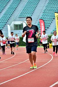 BIB: 1120, 1846
                            <button type="button" onclick="openModal(6099676)" class="btn btn-primary btn-sm float-right btn-popup" data-toggle="modal" data-target=".modal-high-quality">
                        <i class="fas fa-shopping-cart"></i> Add to Cart
                    </button>
                                            <button type="button" onclick="isThisMe(6099676, true)" class="btn btn-success btn-sm float-right btn-popup btn-isme hidden" data-toggle="tooltip" data-placement="bottom" title="นี่คือรูปของคุณใช่ไหม คลิกที่นี่เพื่อเอาเข้าอัลบั้ม">
                        <i class="fas fa-plus"></i> Add to album
                    </button>
                    <button type="button" onclick="isThisMe(6099676, false)" class="btn btn-warning btn-sm float-right btn-popup btn-isnotme hidden">
                        <i class="fas fa-ban"></i> Remove from album
                    </button>