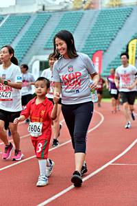 BIB: 427, 7606
                            <button type="button" onclick="openModal(6099034)" class="btn btn-primary btn-sm float-right btn-popup" data-toggle="modal" data-target=".modal-high-quality">
                        <i class="fas fa-shopping-cart"></i> Add to Cart
                    </button>
                                            <button type="button" onclick="isThisMe(6099034, true)" class="btn btn-success btn-sm float-right btn-popup btn-isme hidden" data-toggle="tooltip" data-placement="bottom" title="นี่คือรูปของคุณใช่ไหม คลิกที่นี่เพื่อเอาเข้าอัลบั้ม">
                        <i class="fas fa-plus"></i> Add to album
                    </button>
                    <button type="button" onclick="isThisMe(6099034, false)" class="btn btn-warning btn-sm float-right btn-popup btn-isnotme hidden">
                        <i class="fas fa-ban"></i> Remove from album
                    </button>