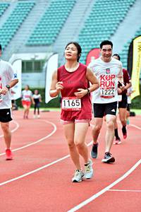 BIB: 1222, 1165
                            <button type="button" onclick="openModal(6098973)" class="btn btn-primary btn-sm float-right btn-popup" data-toggle="modal" data-target=".modal-high-quality">
                        <i class="fas fa-shopping-cart"></i> Add to Cart
                    </button>
                                            <button type="button" onclick="isThisMe(6098973, true)" class="btn btn-success btn-sm float-right btn-popup btn-isme hidden" data-toggle="tooltip" data-placement="bottom" title="นี่คือรูปของคุณใช่ไหม คลิกที่นี่เพื่อเอาเข้าอัลบั้ม">
                        <i class="fas fa-plus"></i> Add to album
                    </button>
                    <button type="button" onclick="isThisMe(6098973, false)" class="btn btn-warning btn-sm float-right btn-popup btn-isnotme hidden">
                        <i class="fas fa-ban"></i> Remove from album
                    </button>