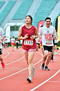 BIB: 1222, 1165
                            <button type="button" onclick="openModal(6098974)" class="btn btn-primary btn-sm float-right btn-popup" data-toggle="modal" data-target=".modal-high-quality">
                        <i class="fas fa-shopping-cart"></i> Add to Cart
                    </button>
                                            <button type="button" onclick="isThisMe(6098974, true)" class="btn btn-success btn-sm float-right btn-popup btn-isme hidden" data-toggle="tooltip" data-placement="bottom" title="นี่คือรูปของคุณใช่ไหม คลิกที่นี่เพื่อเอาเข้าอัลบั้ม">
                        <i class="fas fa-plus"></i> Add to album
                    </button>
                    <button type="button" onclick="isThisMe(6098974, false)" class="btn btn-warning btn-sm float-right btn-popup btn-isnotme hidden">
                        <i class="fas fa-ban"></i> Remove from album
                    </button>